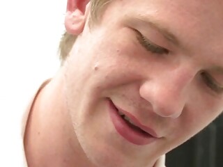 Athletic jock hairdresser pounded by stud